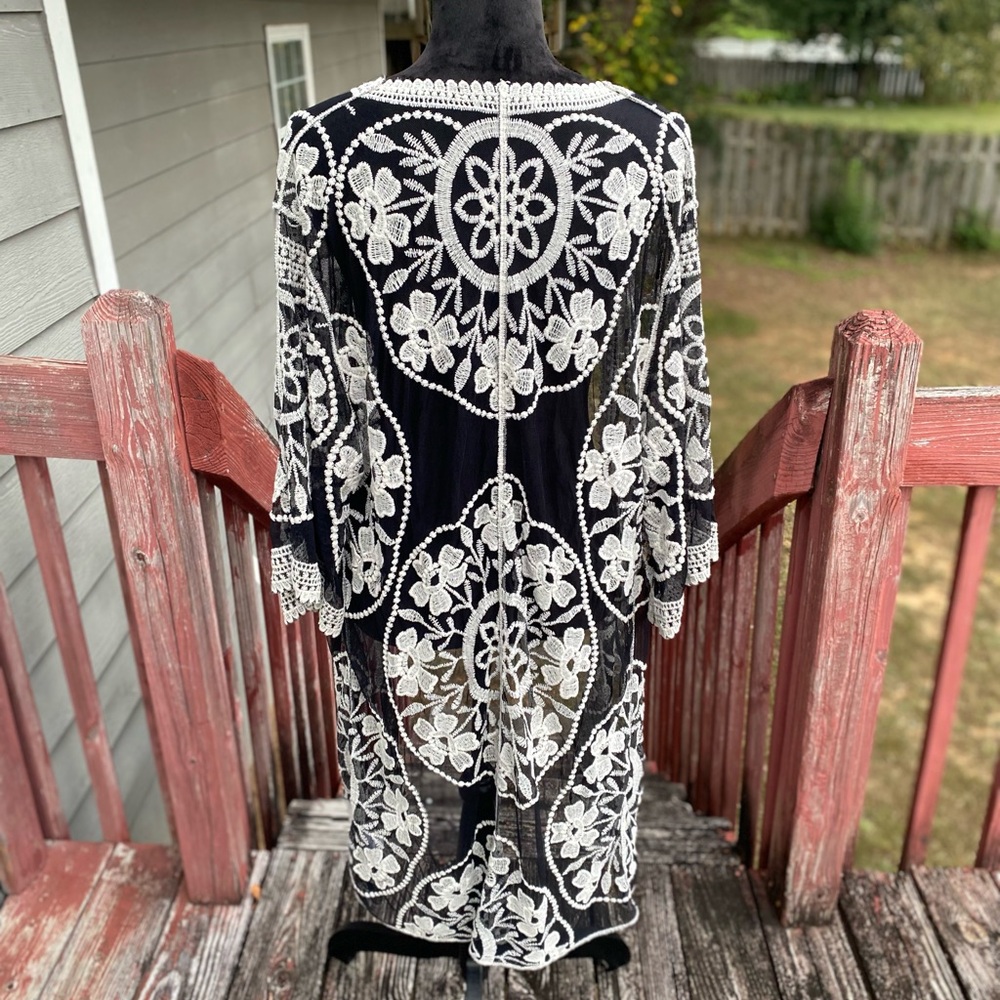 Woven Heart Black and White Floral Kimono Cardigan One Size Boho Cottage Core - Picture 10 of 14
